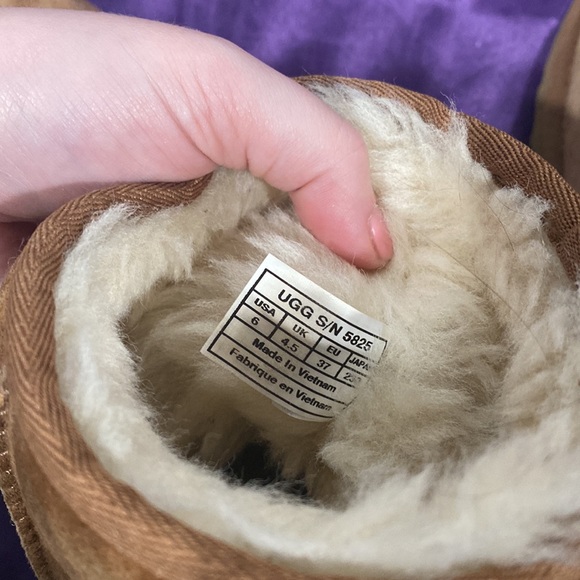 UGG chestnut short boot. Size 6. In good condition. - Picture 6 of 7